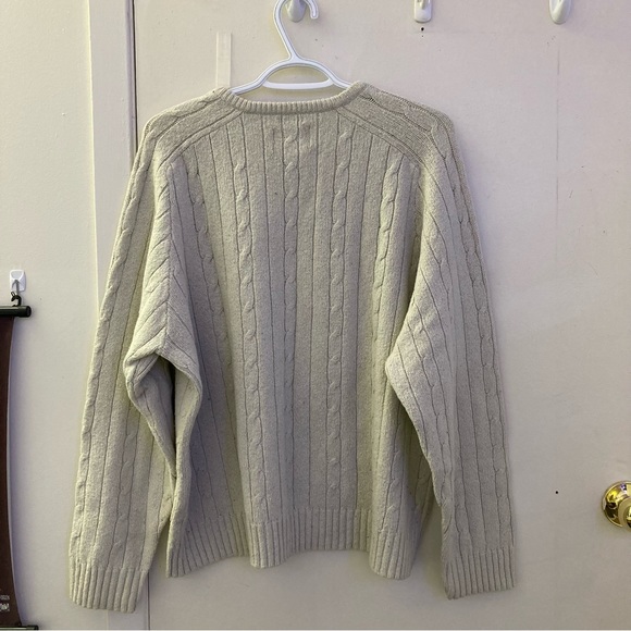 American Eagle Vintage Slim Fit cable knit v-neck sweater in off-white - Picture 7 of 7